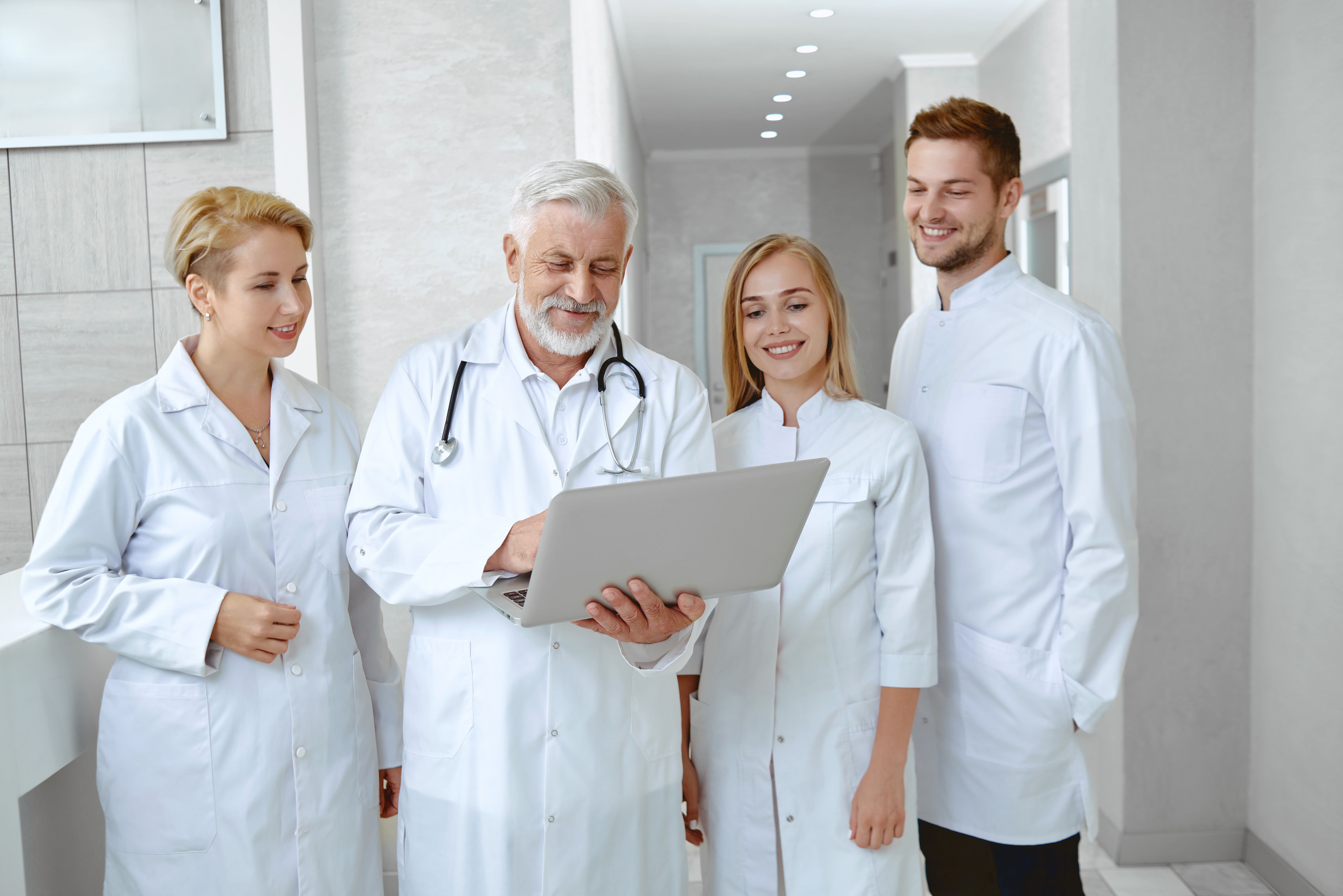 Emploi cadre de santé, le rôle de leader dans le management des équipes médicales