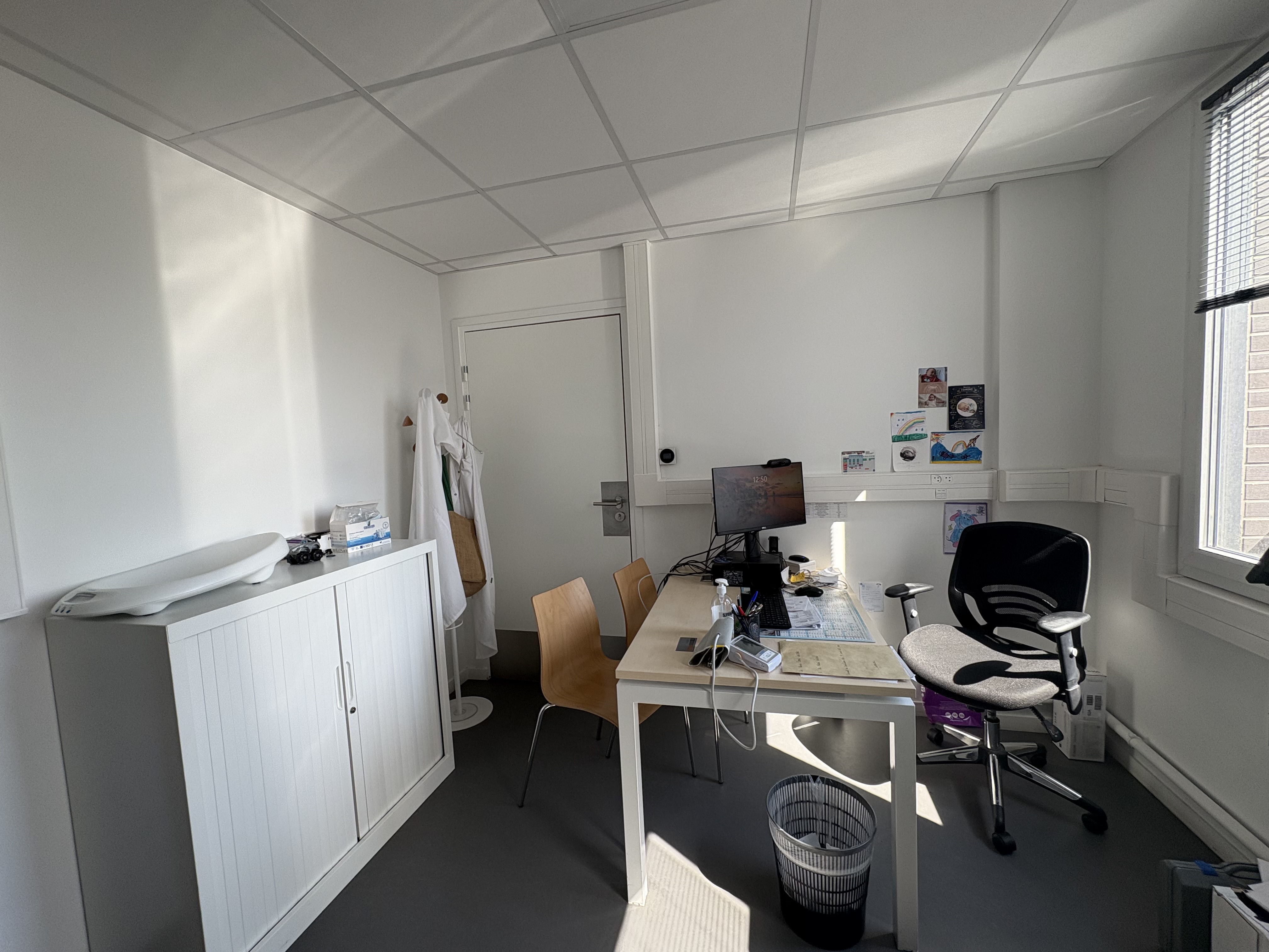 A louer locaux aménagés activités (para)médicales avec parking