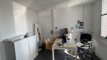 A louer locaux aménagés activités (para)médicales avec parking