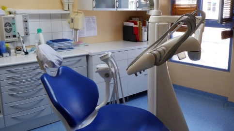 COULOMMIERS 77-  RECHERCHE COLLABORATEUR(TRICE) POUR CESSION