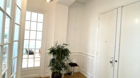 A VENDRE Paris 15e - lisière Breteuil 7e local prof. 90m2