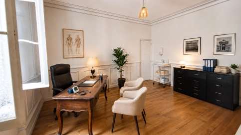 PARIS 8e Saint-Augustin, local à usage mixte sur 2 niveaux