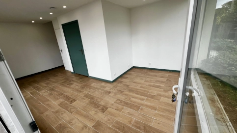 Cabinet neuf de 65 m2 avec deux salles de consultation