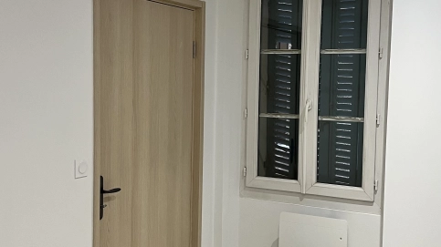 Local professionnel entièrement refait à neuf - LIBRE