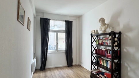 Bureaux 70 m2/ 3 bureaux à vendre Paris 16eme