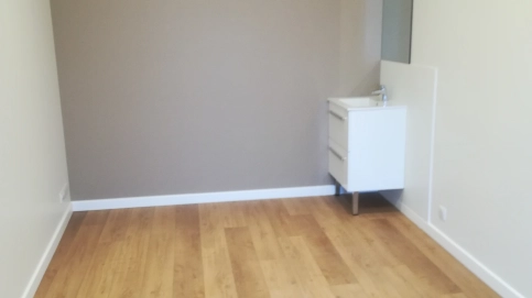 BUREAU CALME ET LUMINEUX DANS CABINET PARAMEDICAL - MERIGNAC