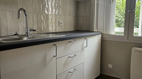 A louer cabinets professionnels en plein centre ville.