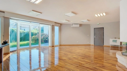 à Louer - Bureau/cabinet de standing au RDC - 70,5m2