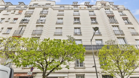 Mairie de Vincennes. Charmant local professionnel de 49 m2