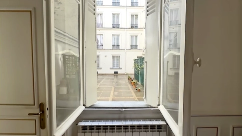 PARIS 8e Saint-Augustin, local à usage mixte sur 2 niveaux