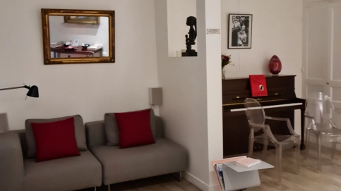 LOUE BUREAU  DANS CABINET MEDICAL