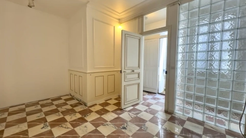 PARIS 8e Saint-Augustin, local à usage mixte sur 2 niveaux