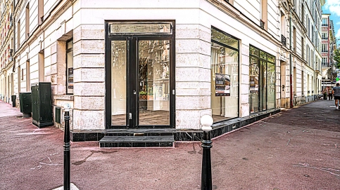 Local commercial de 76 m² de plein pied