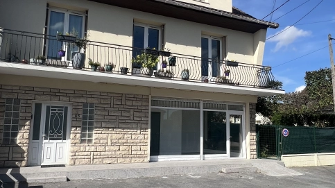 Cabinet neuf de 65 m2 avec deux salles de consultation