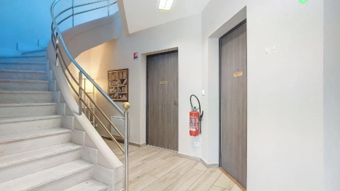 à Louer - Bureau/cabinet de standing au RDC - 70,5m2