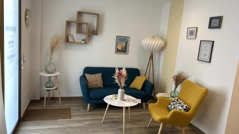 LOCAL PROFESSIONNEL CLÉ EN MAIN-2  BUREAUX + JARDIN- PARKING-