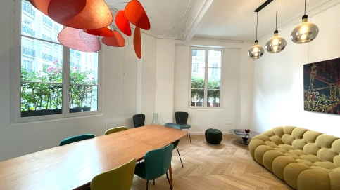 A VENDRE Paris 15e - lisière Breteuil 7e local prof. 90m2