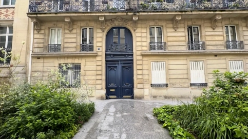 PARIS 8e Saint-Augustin, local à usage mixte sur 2 niveaux
