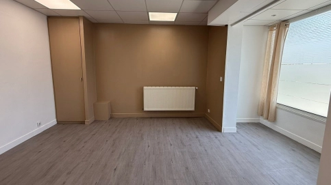 Location cabinet 94 (limite 77 et 91)