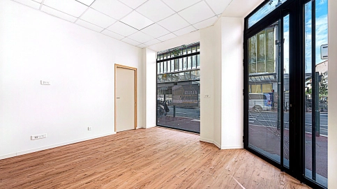 Local commercial de 76 m² de plein pied