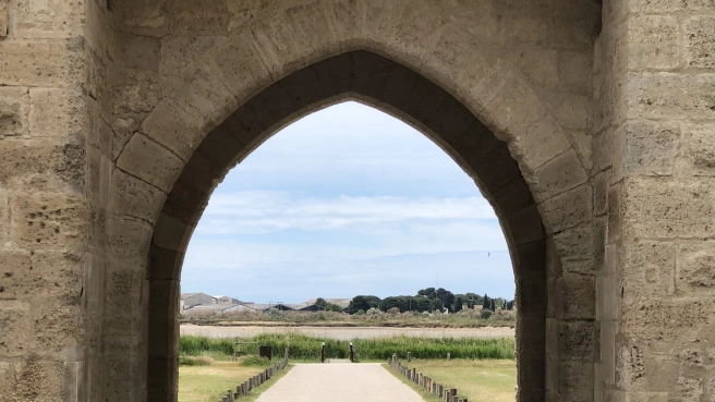 Aigues-Mortes intra-muros – Cabinet calme 32 m² – Idéal libéral
