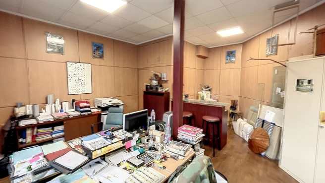 LOCAL COMMERCIAL–BUREAU + ATELIER – 238M2. Idéal Cabinet Médical