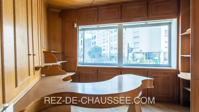 BUREAUX EN ANGLE TRES LUMINEUX,IDEAL MEDECIN DENTISTE PARAMEDICA