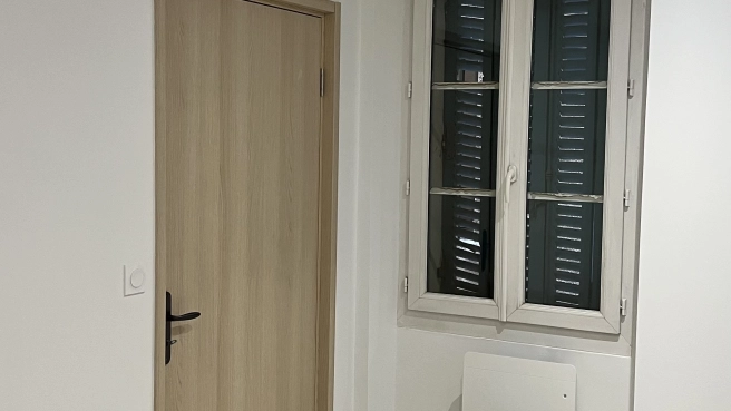 Local ou bureaux pro - Entièrement refait à neuf - LIBRE