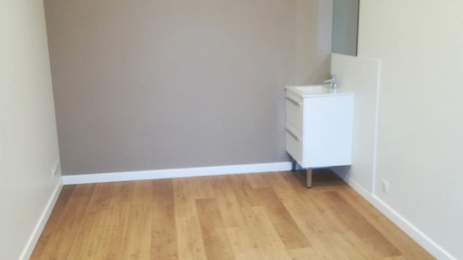 BUREAU CALME ET LUMINEUX DANS CABINET PARAMEDICAL - MERIGNAC