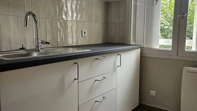 A louer cabinets professionnels en plein centre ville.