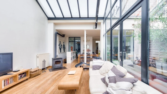LOCAL COMMERCIAL RENOVE PAR ARCHITECTE AVEC TERRASSE PRIVATIVE