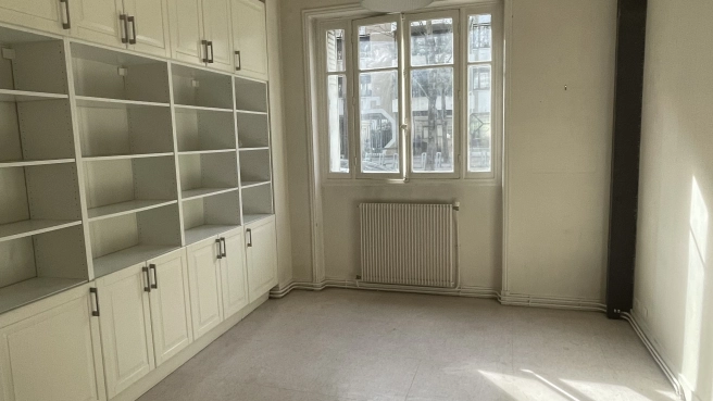 Cabinet à louer