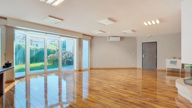 à Louer - Bureau/cabinet de standing au RDC - 70,5m2