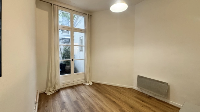 Bureaux 70 m2/ 3 bureaux à vendre Paris 16eme