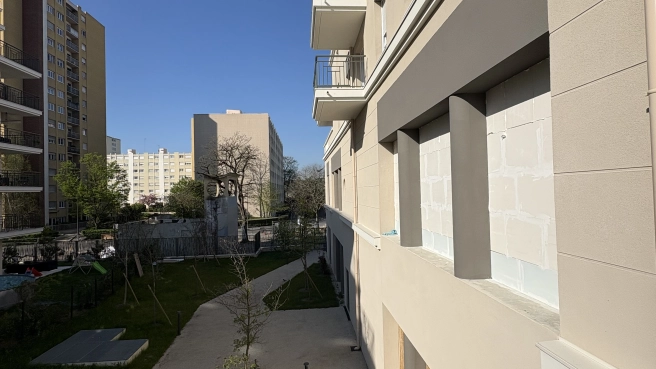 À Louer - Locaux Professionnels avec places de parking