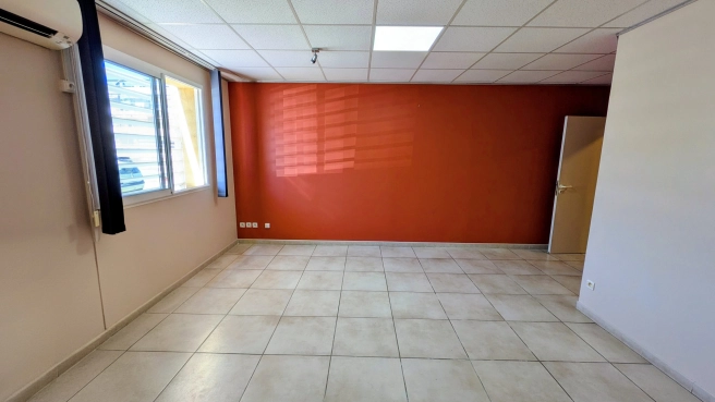Bureau / local professionnel / cabinet médical 38 m² – centre de