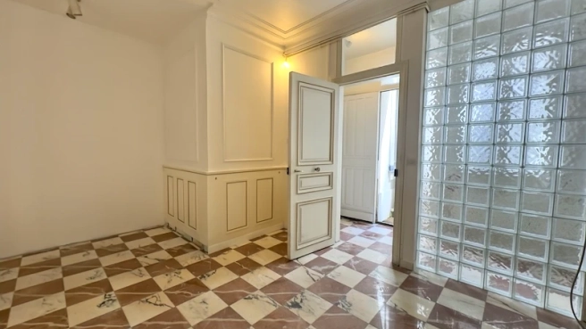 PARIS 8e Saint-Augustin, local à usage mixte sur 2 niveaux