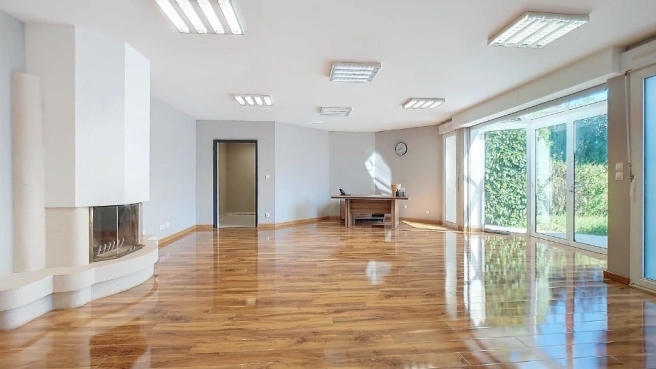 à Louer - Bureau/cabinet de standing au RDC - 70,5m2