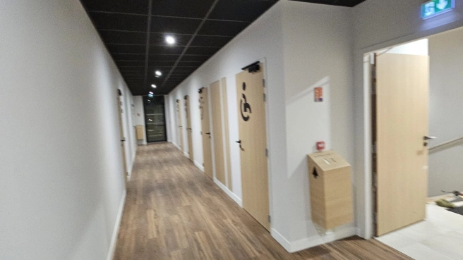 A VENDRE (BRUGES) – LOCAUX PROFESSIONNELS PMR PRÉAMENAGÉS