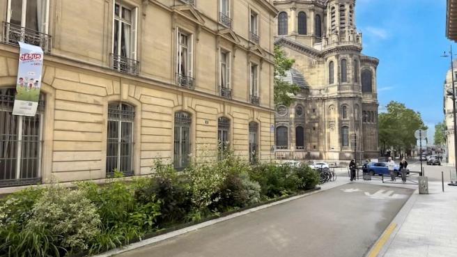 PARIS 8e Saint-Augustin, local à usage mixte sur 2 niveaux