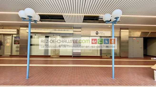 BUREAUX EN 2 LOTS DIVISIBLES RUE DE SEVRES.
