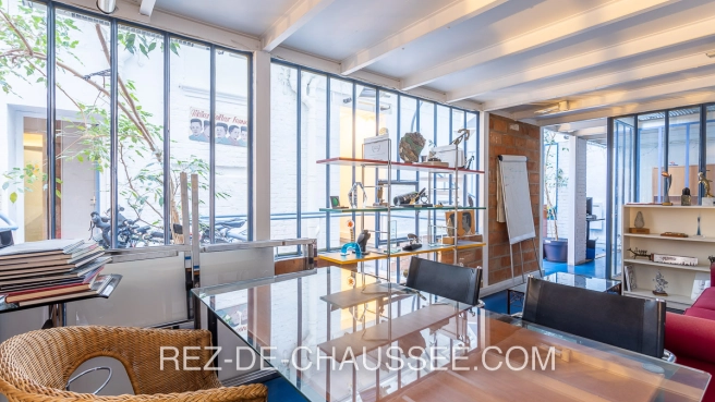 QUARTIER DES METALLOS LOCAL COMMERCIAL TRES LUMINEUX.
