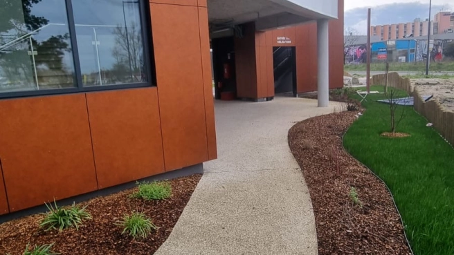A VENDRE (BRUGES) – LOCAUX PROFESSIONNELS PMR PRÉAMENAGÉS