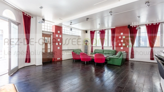 ESPACE SUR DEUX PLATEAUX DE 120M2 , IDEAL PROFESSION LIBERALE