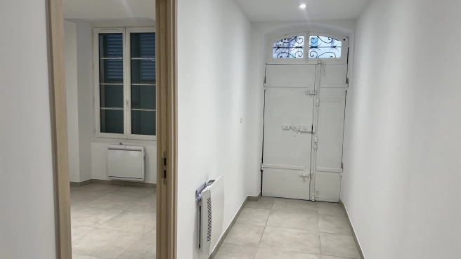 Local ou bureaux pro - Entièrement refait à neuf - LIBRE