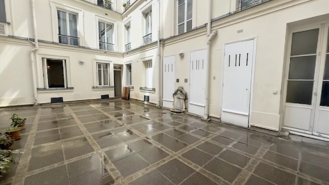 PARIS 8e Saint-Augustin, local à usage mixte sur 2 niveaux