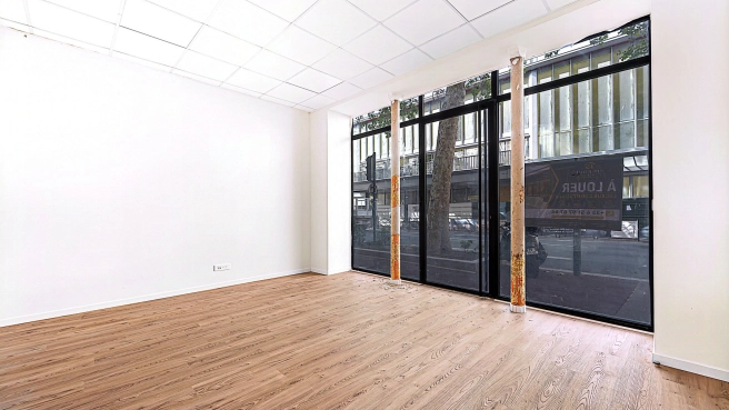 Local commercial de 76 m² de plein pied