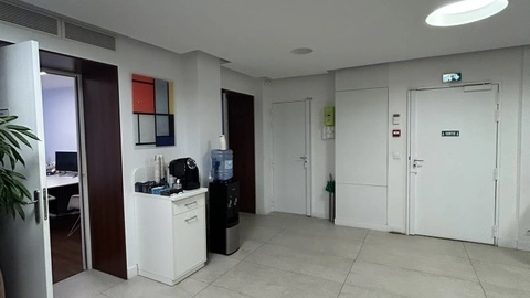 Paris 75016 - Local commercial - 2 lots-  pres Arc de Triomphe