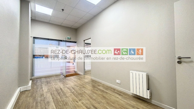 BUREAUX EN 2 LOTS DIVISIBLES RUE DE SEVRES.