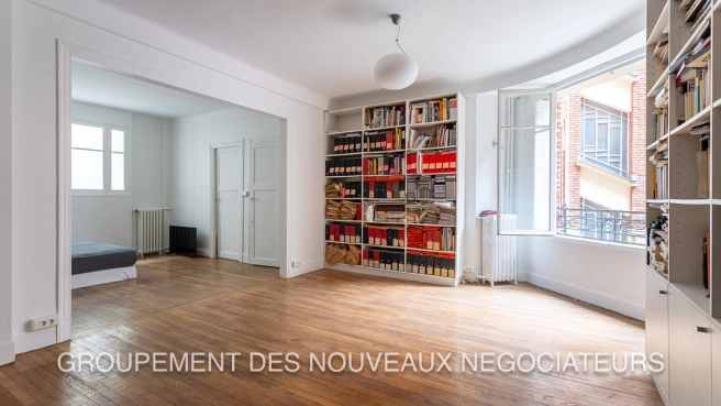 RUE LAMARCK APPARTEMENT CALME ET LUMINEUX.